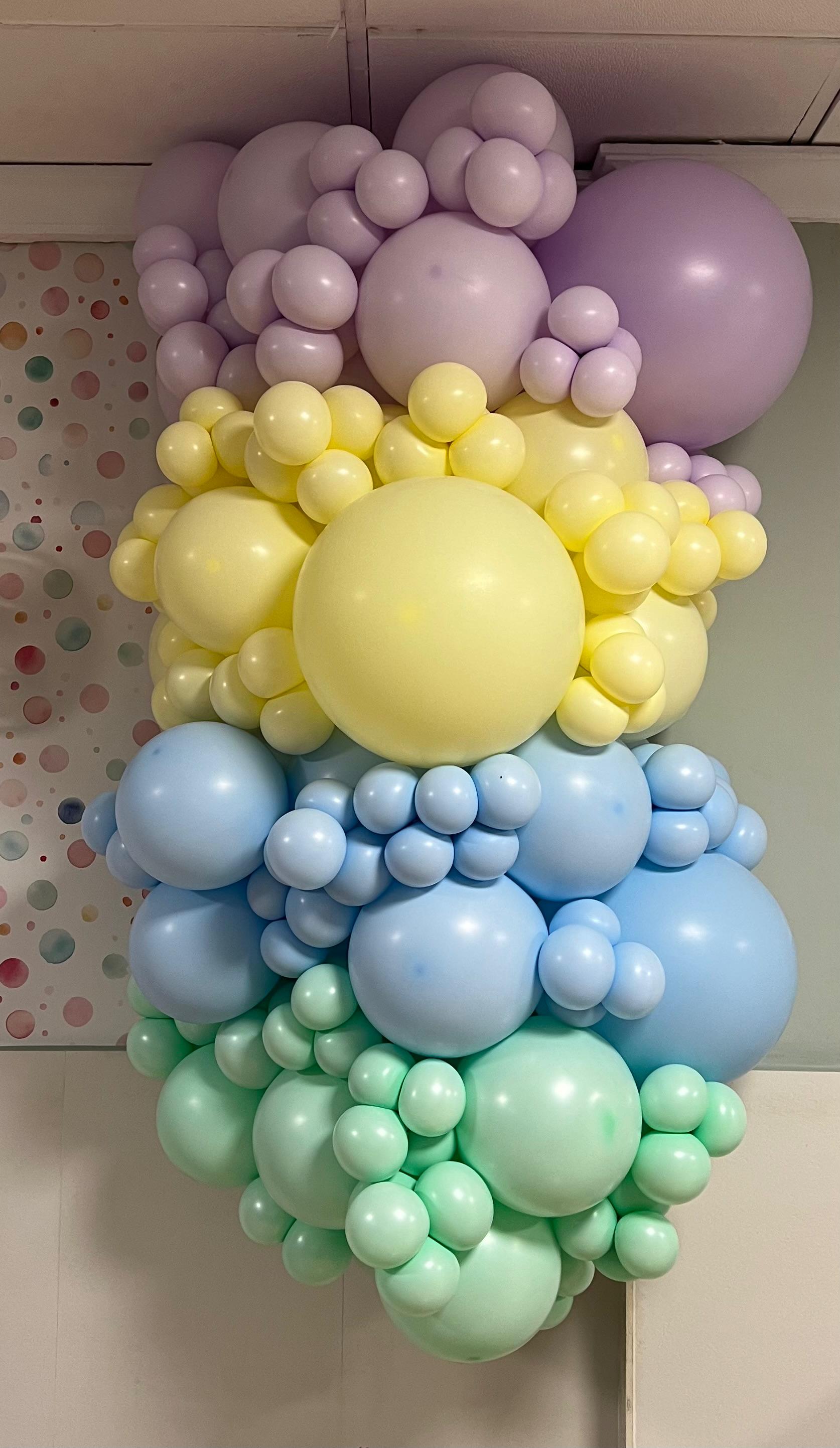 Torre de globos pastel
